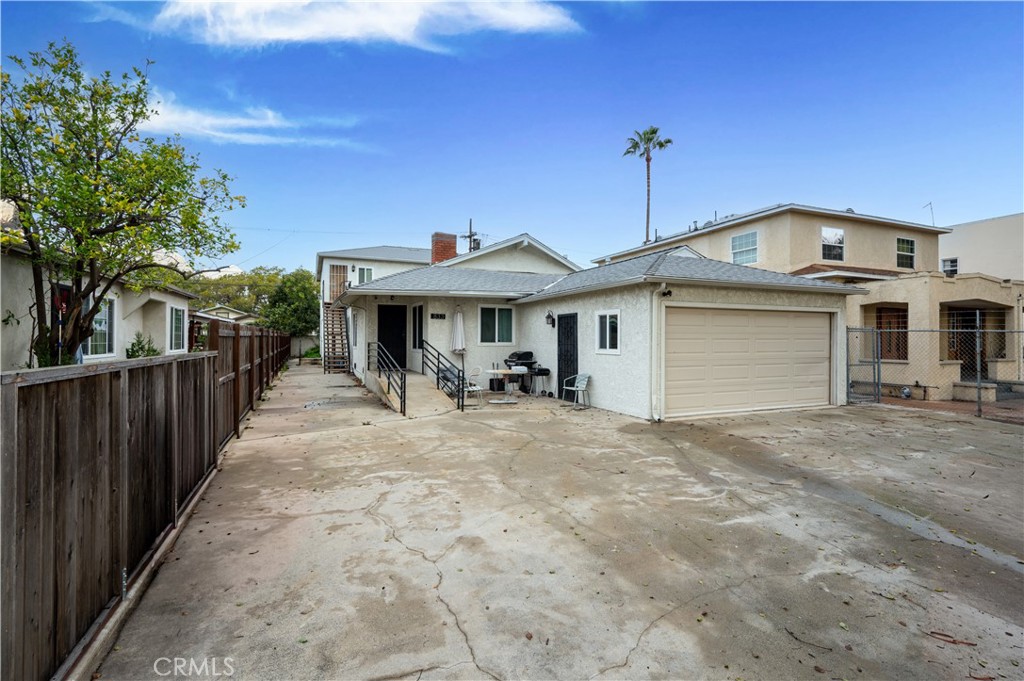 833 W 41st Drive