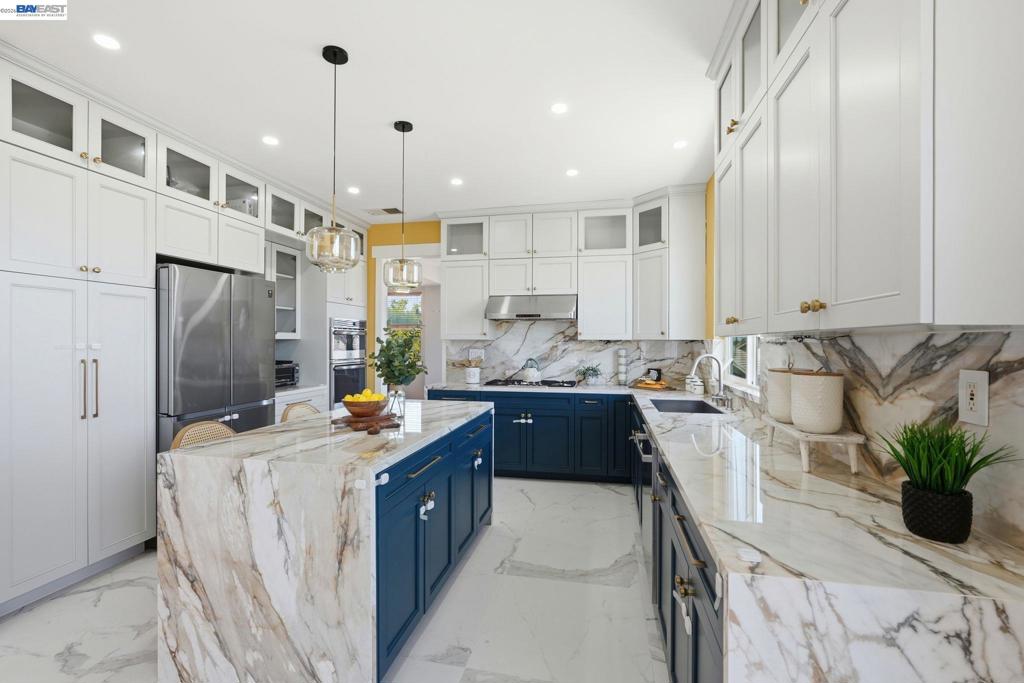 857 Bridgeway Cir