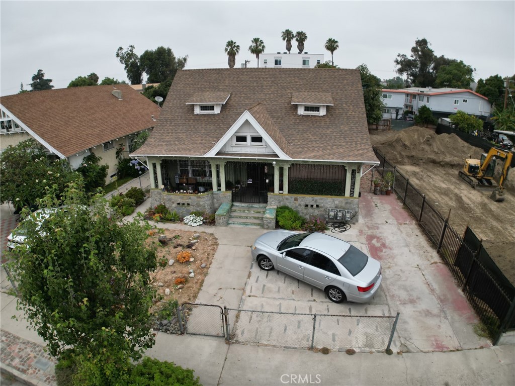 1229 W 37th Drive