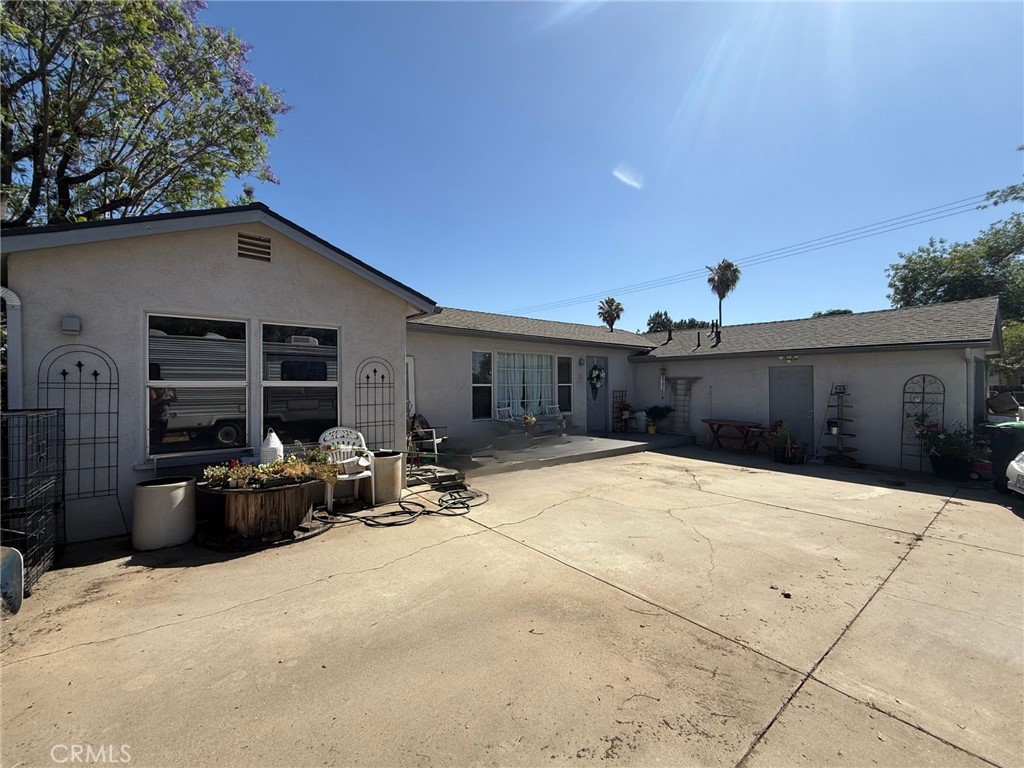 325 W Ave L