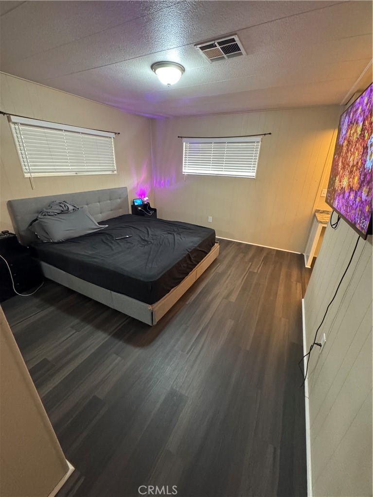 2205 W Acacia 200