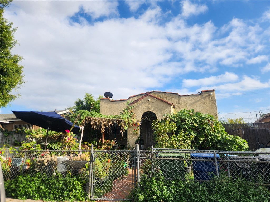 806 E 105th Street