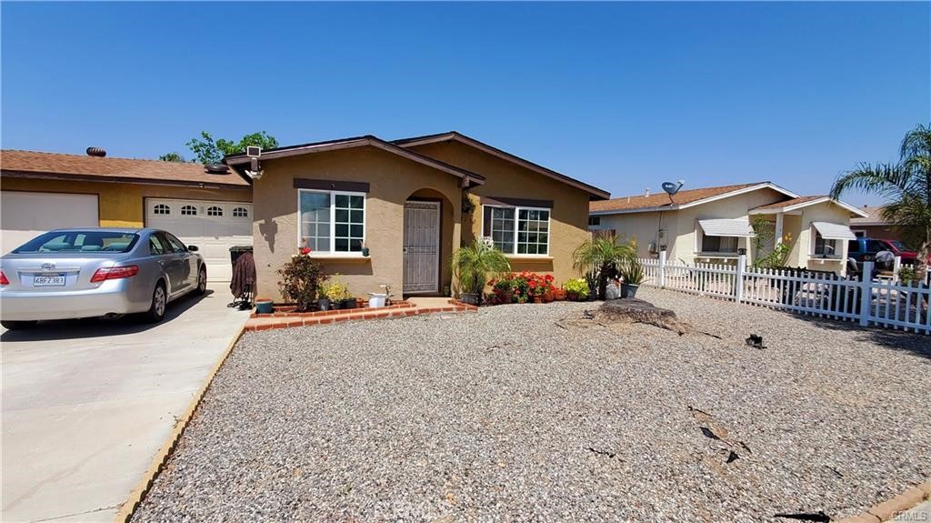 2130 Avenida Estrada