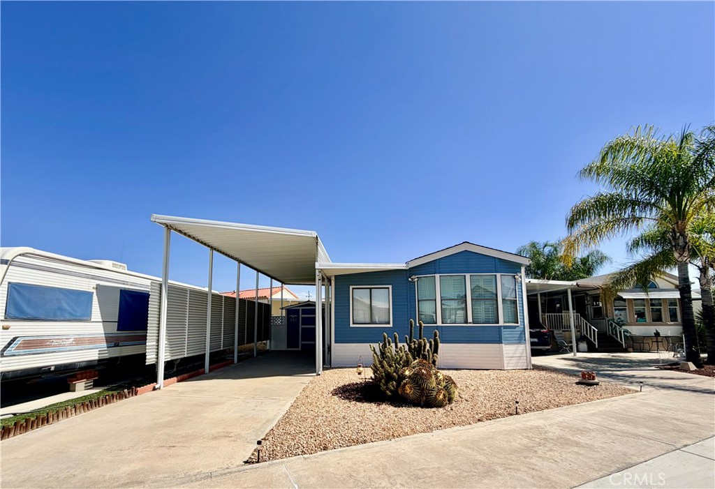 1295 S Cawston 521