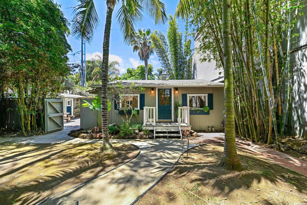 748 N Coast Highway 101
