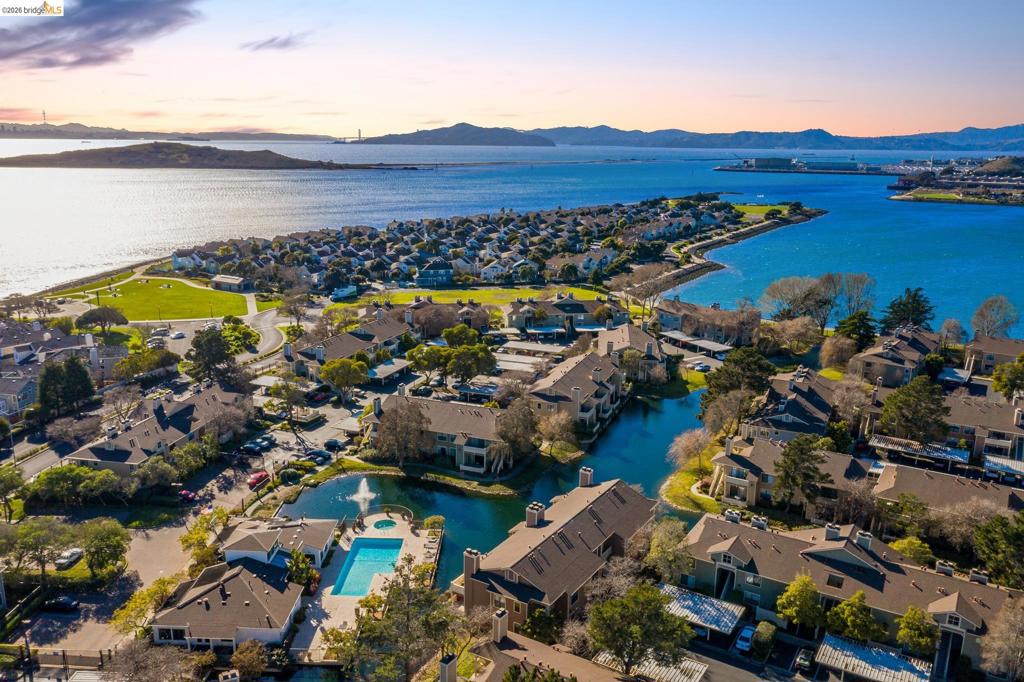 145 Bayside Ct