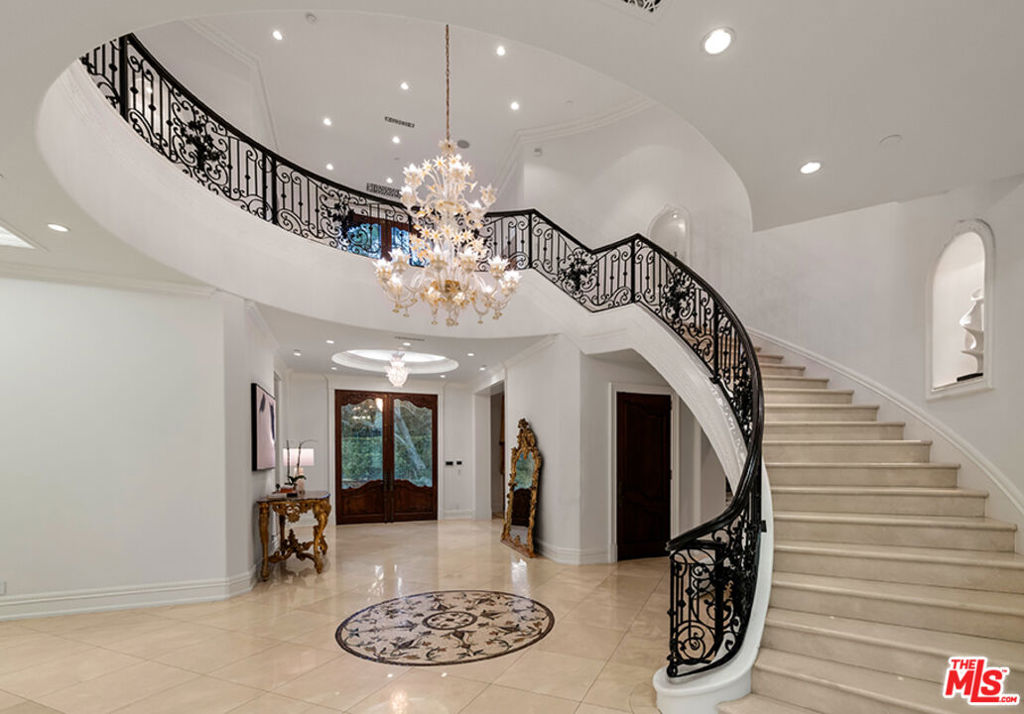 1021 N Crescent Drive