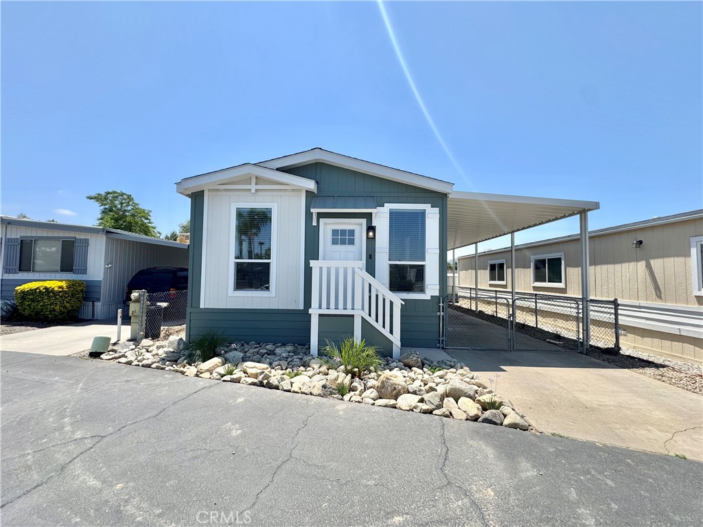 21601 Canyon 21