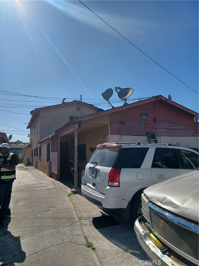 6111 Menlo