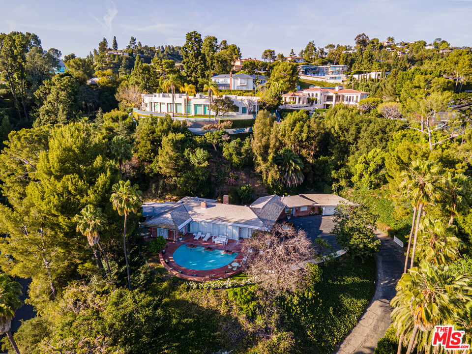 1114 Calle Vista Drive