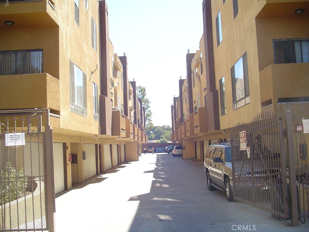 8734 - 8736 Burnet