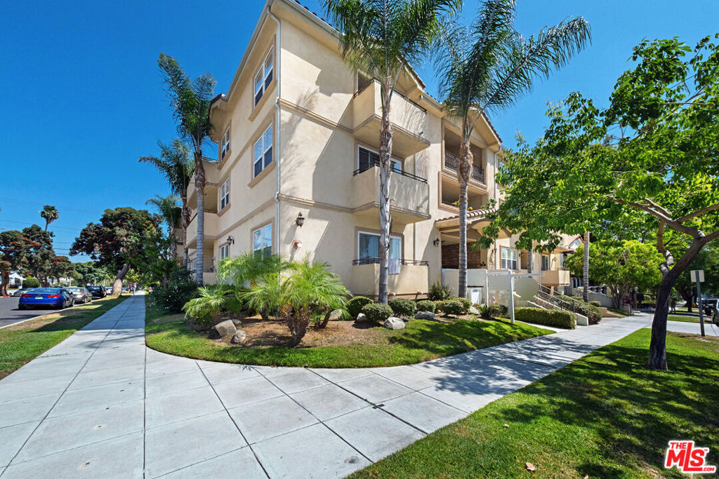 650 E Palm Avenue 302