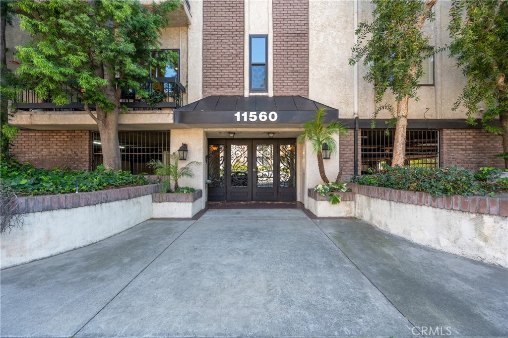 11560 Moorpark Street 204