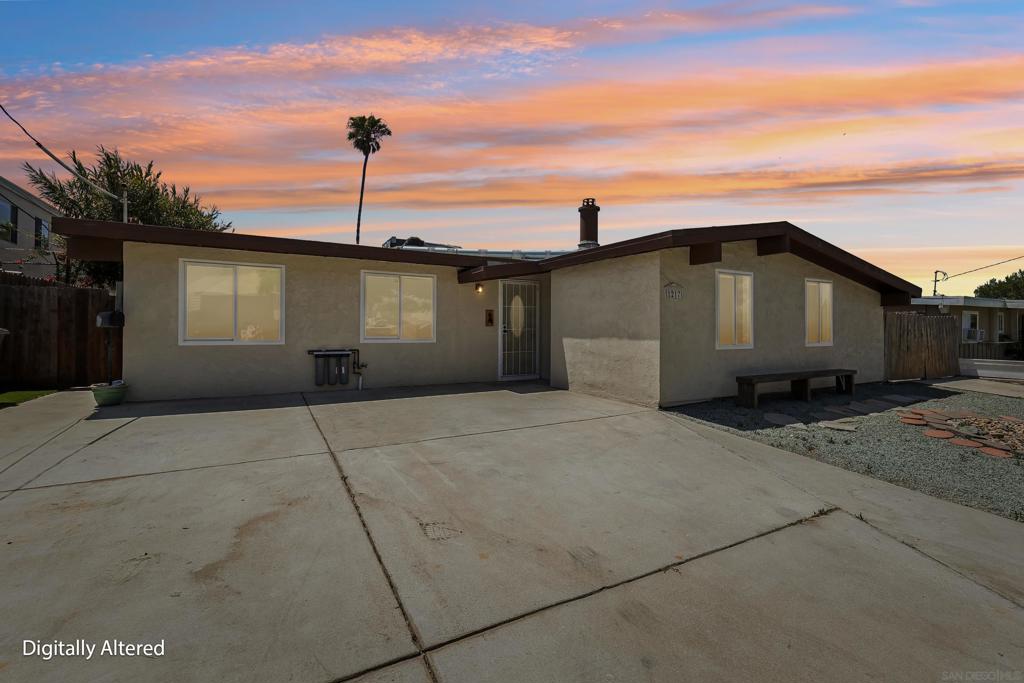 1217 Holly Ave