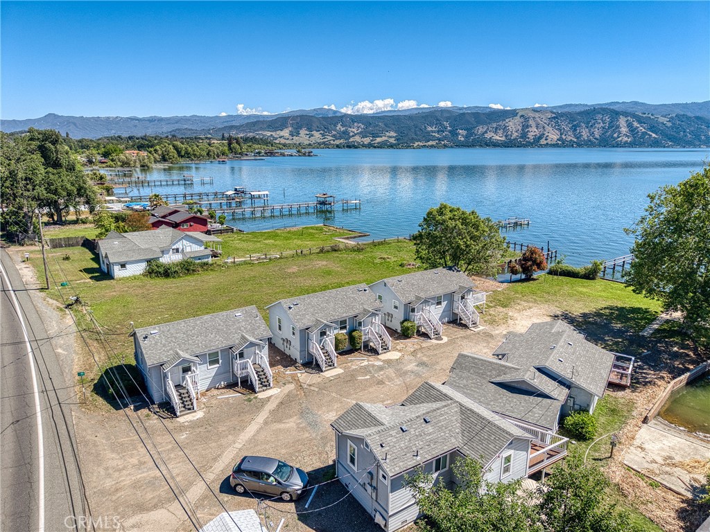 4550 Lakeshore
