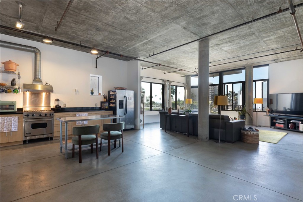 835 Locust Avenue 419
