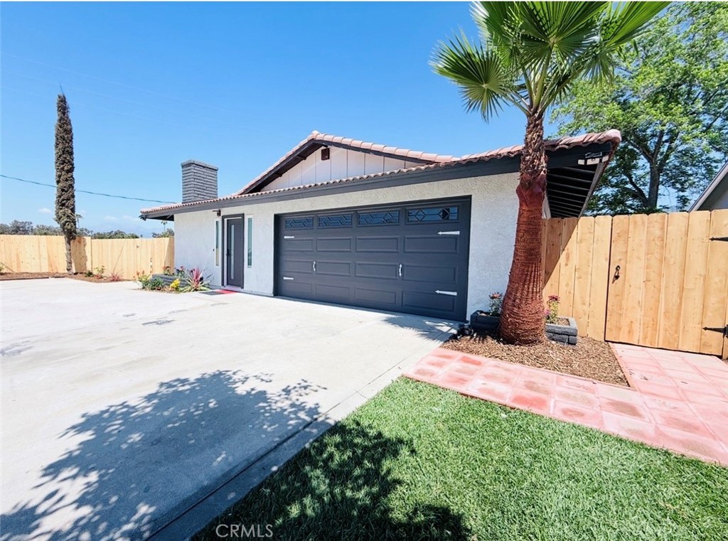972 E LYNWOOD Drive