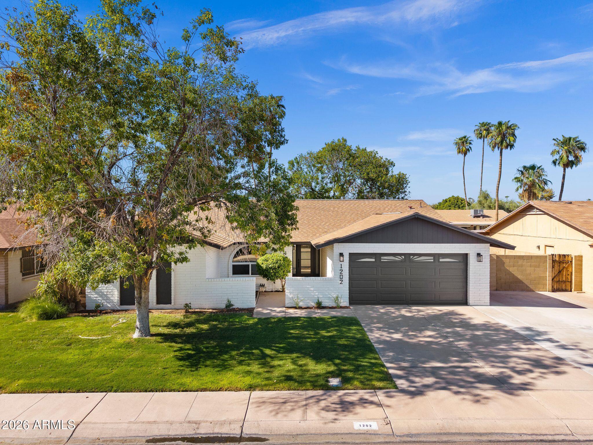 1202 W LOUGHLIN Drive, Chandler, AZ 85224