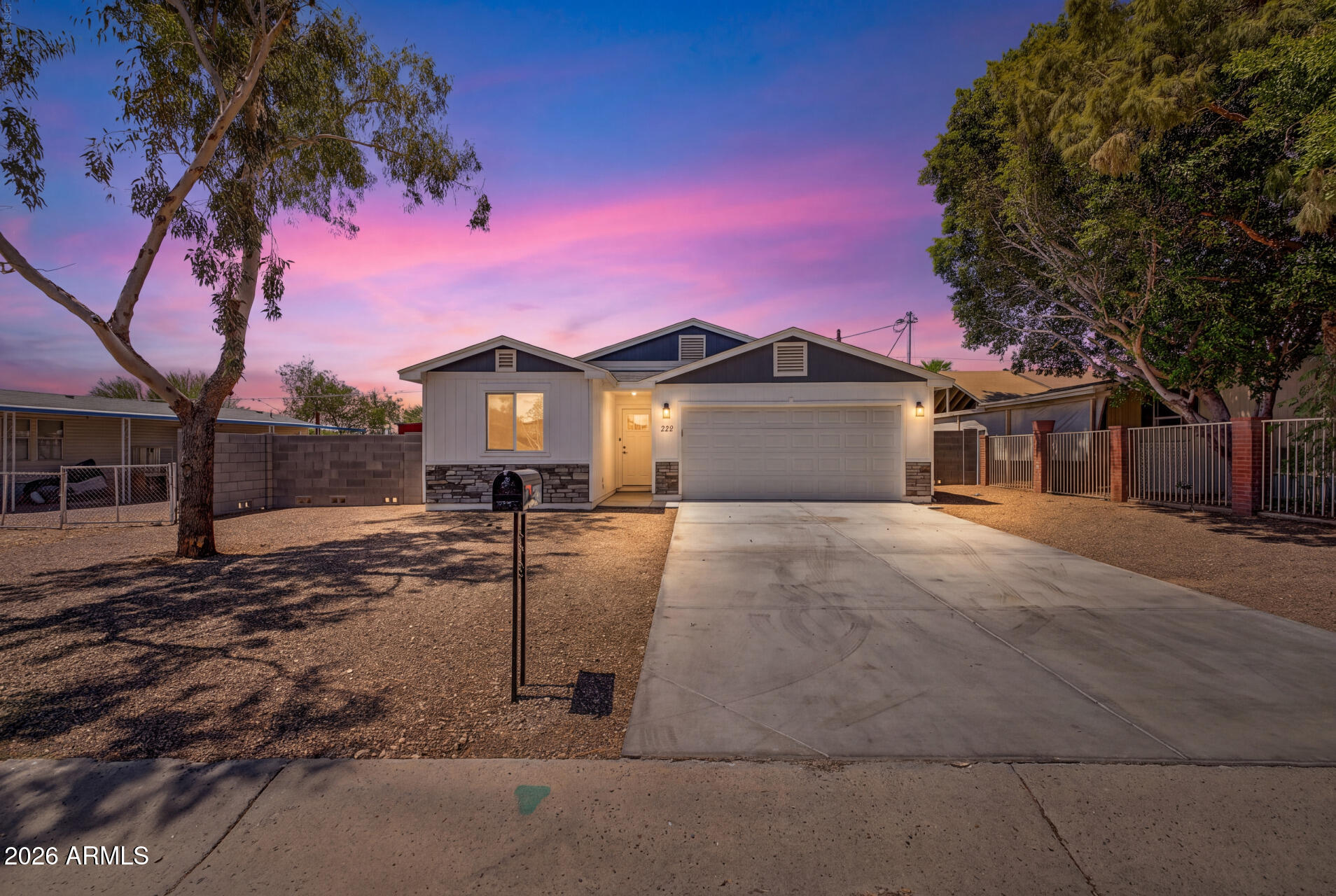 526 S CRISMON Road, Mesa, AZ 85208
