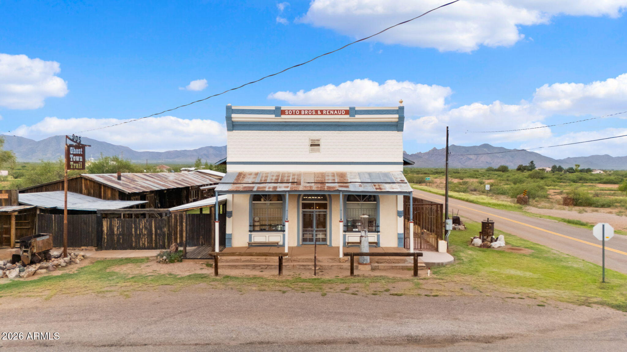 905 Ghost Town Trail, Pearce, AZ 85625