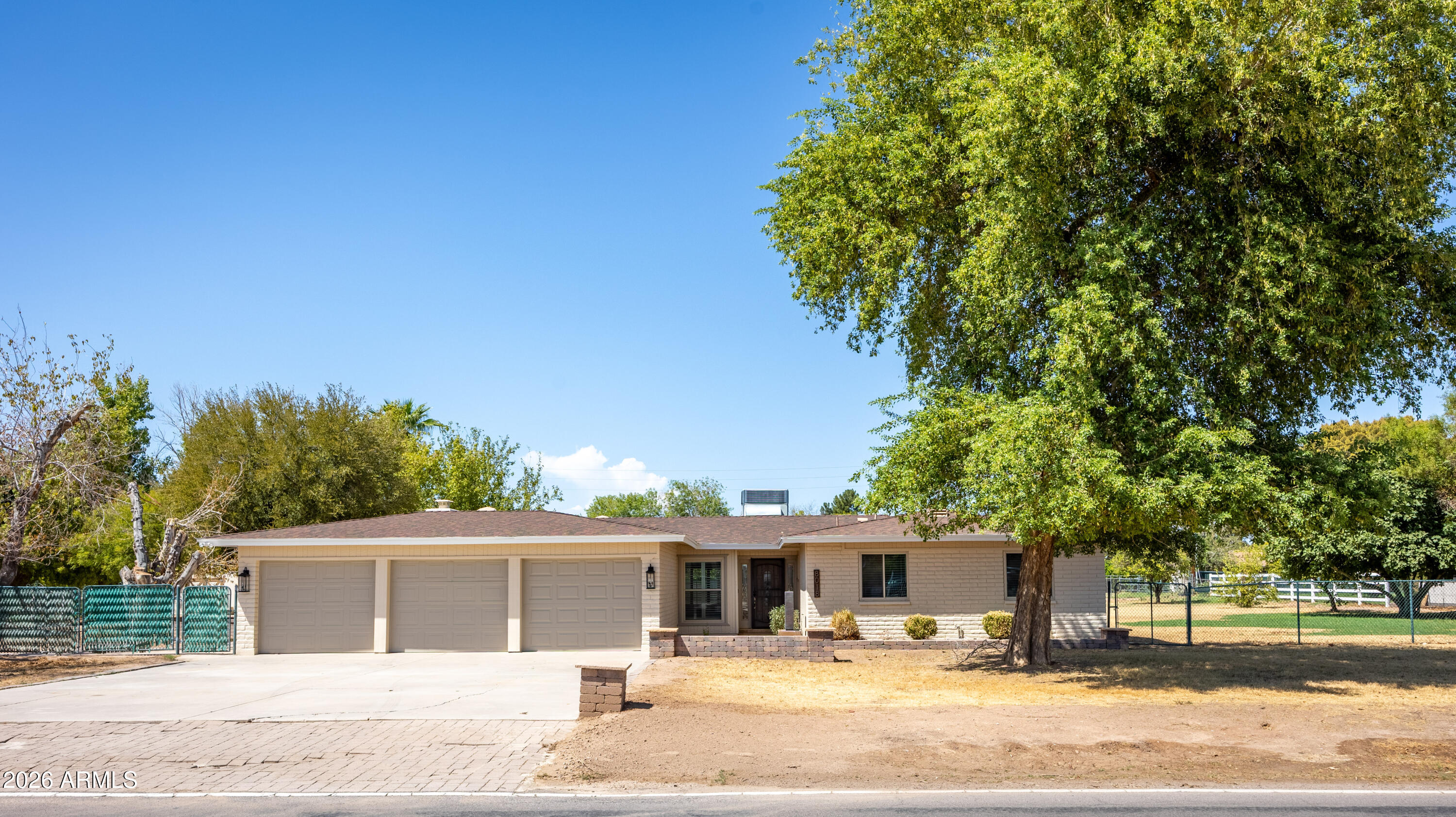 8018 W ACOMA Drive, Peoria, AZ 85381