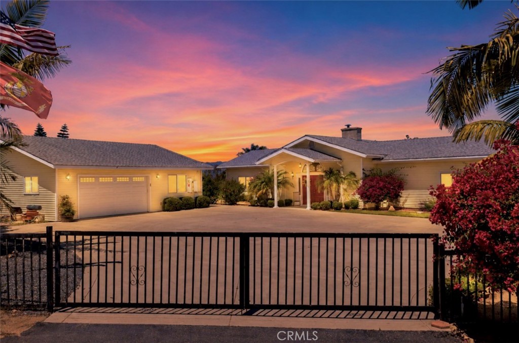 2713 E Mission