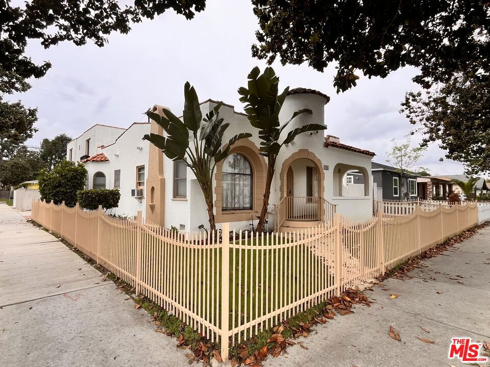 496 E 52nd Street