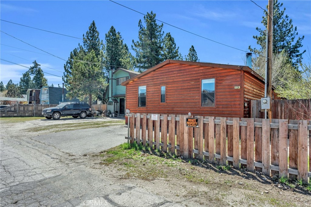 1124 W Country Club Boulevard