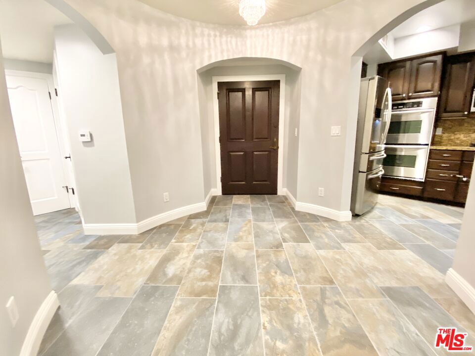 1135 Rexford Dr 102