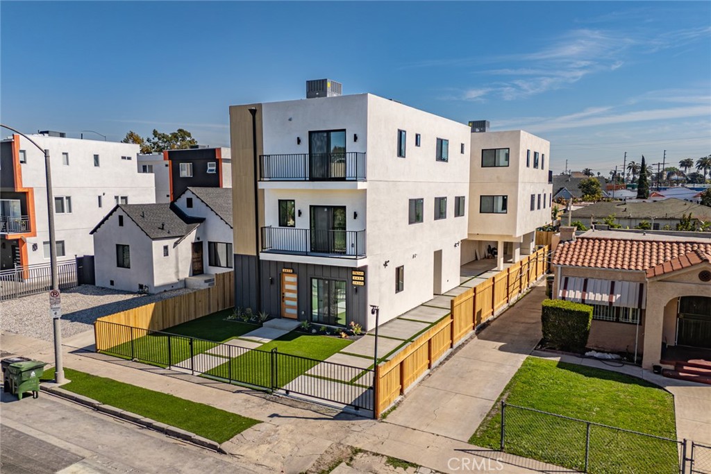 2424 S West View