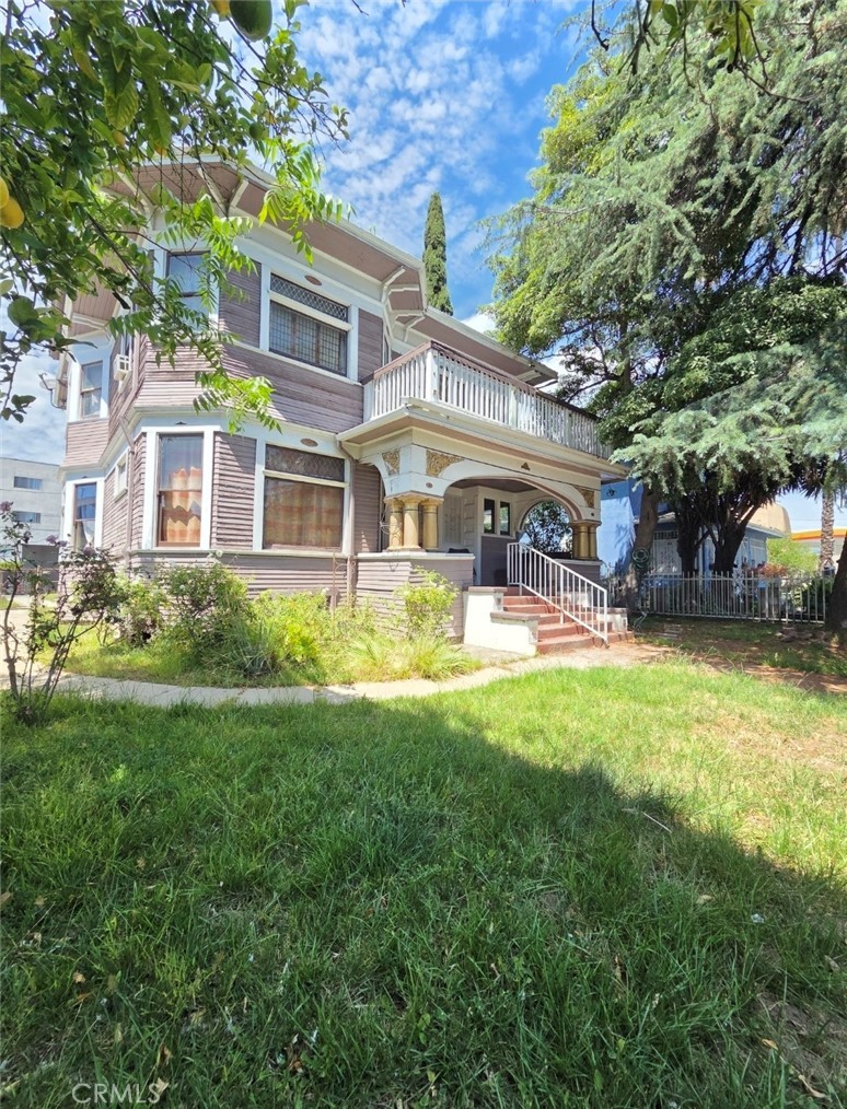 5115 N Figueroa