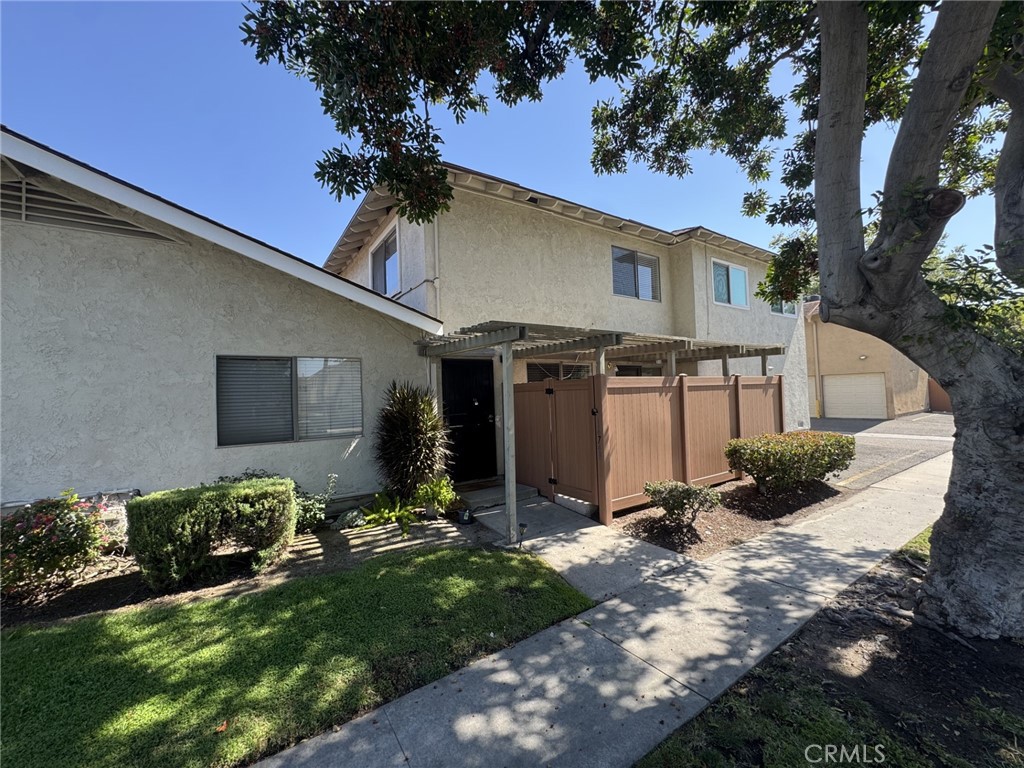 16748 CEDARWOOD CIR S