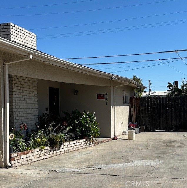 537 W University