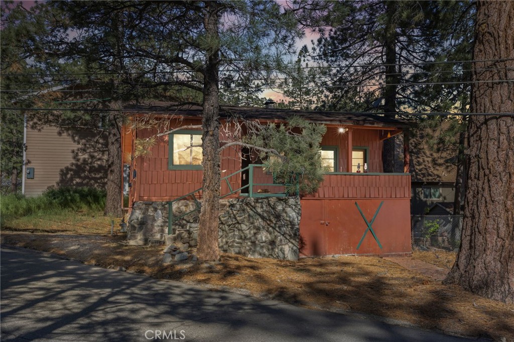 2054 E Canyon