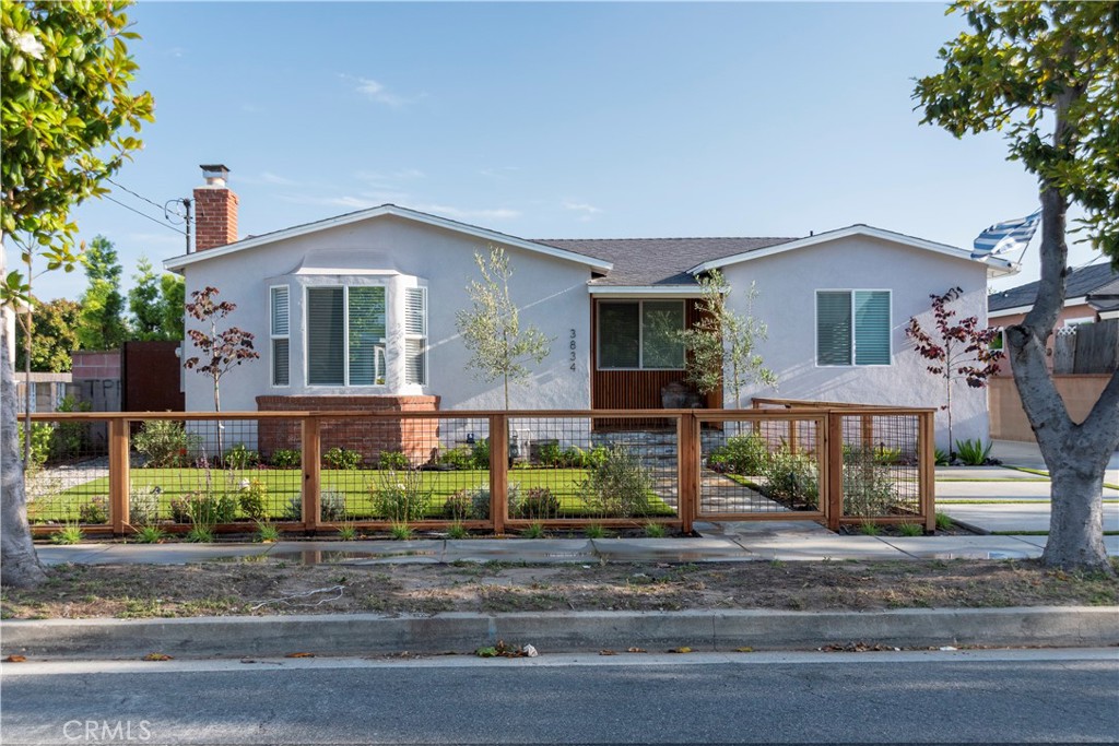 3834 W 111th