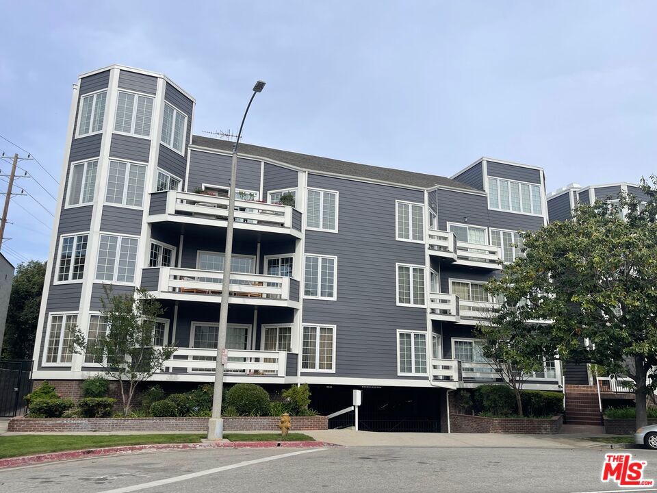 1840 Veteran Avenue 106