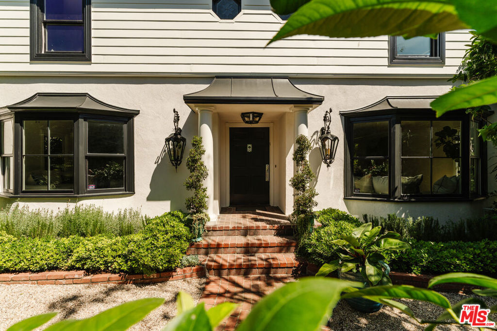 1130 Sierra Alta Way