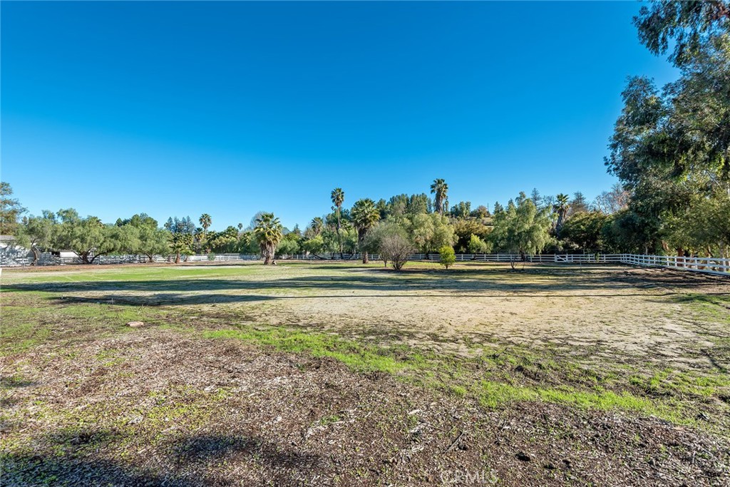 5546 PARADISE VALLEY Road
