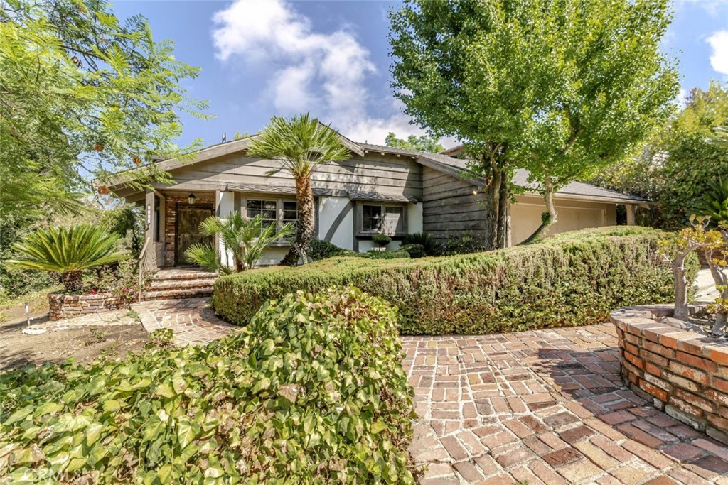 3852 Eureka Drive