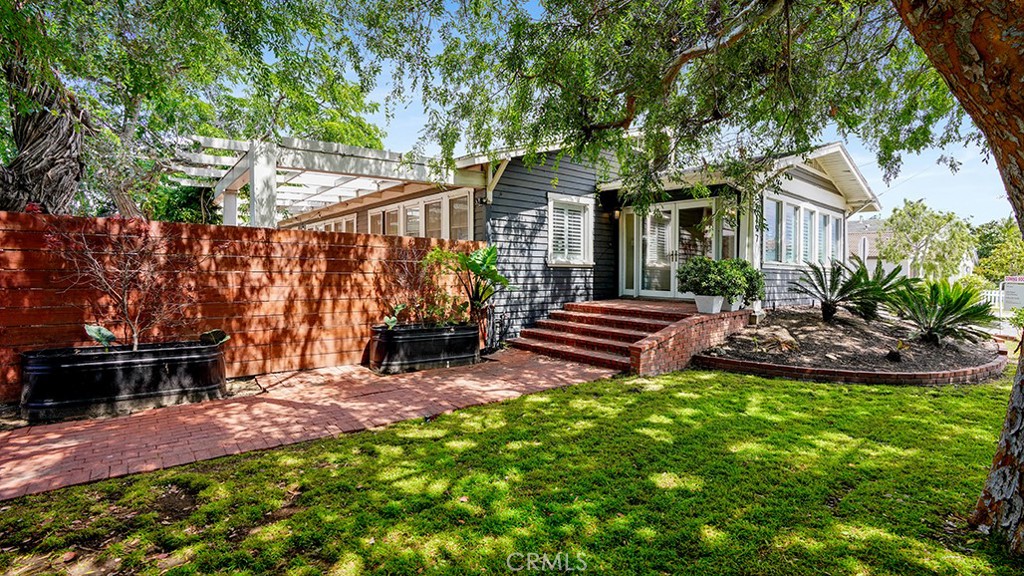 2197 Santa Ana Avenue