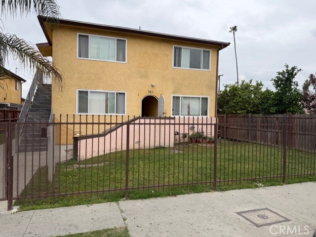 7811 S San Pedro 4