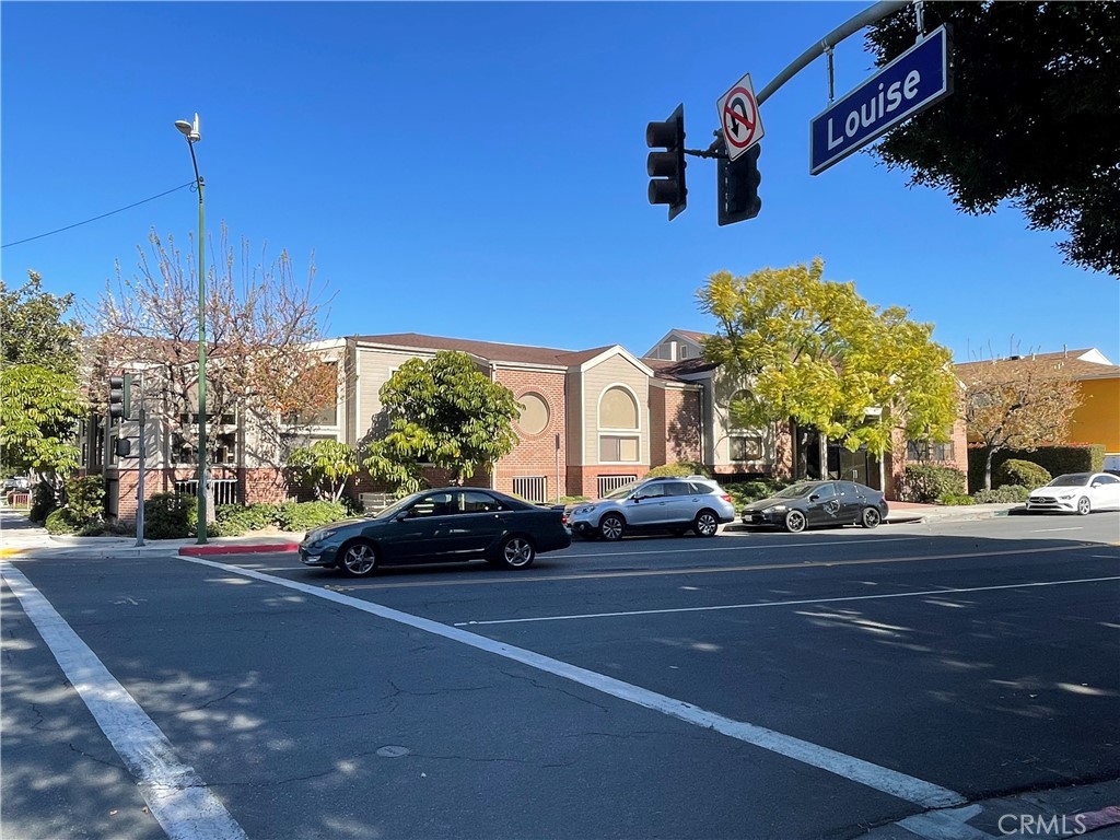301 E Glenoaks Boulevard 4