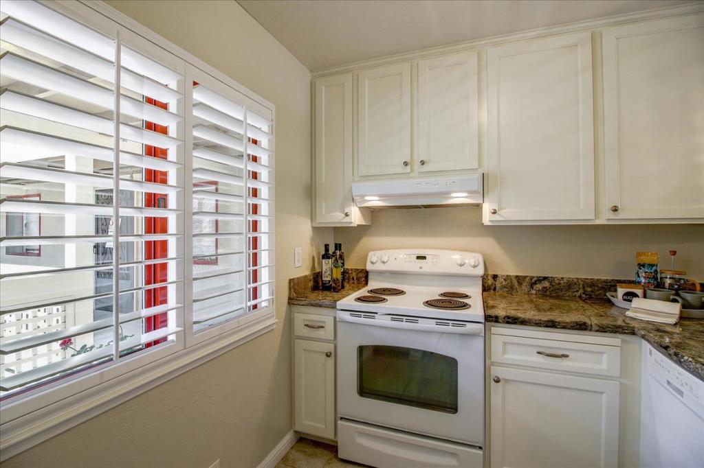 443 Alberto Way B218