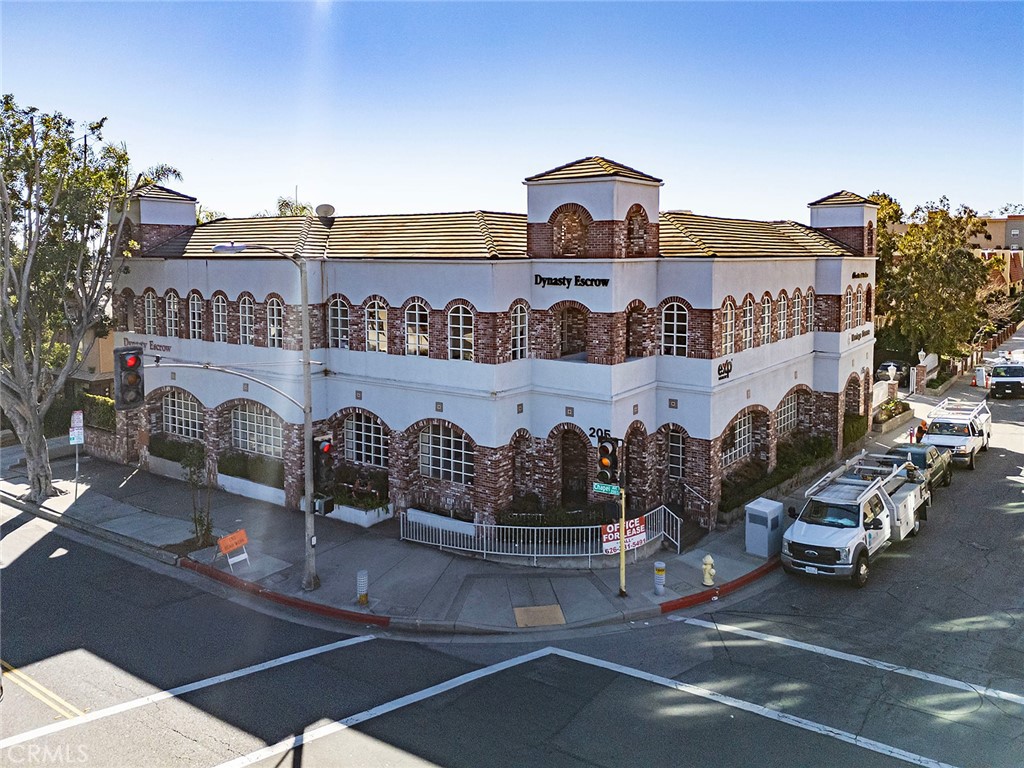 205 S Chapel Avenue