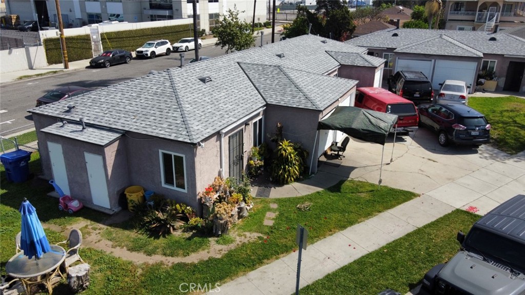 4439 E 52nd