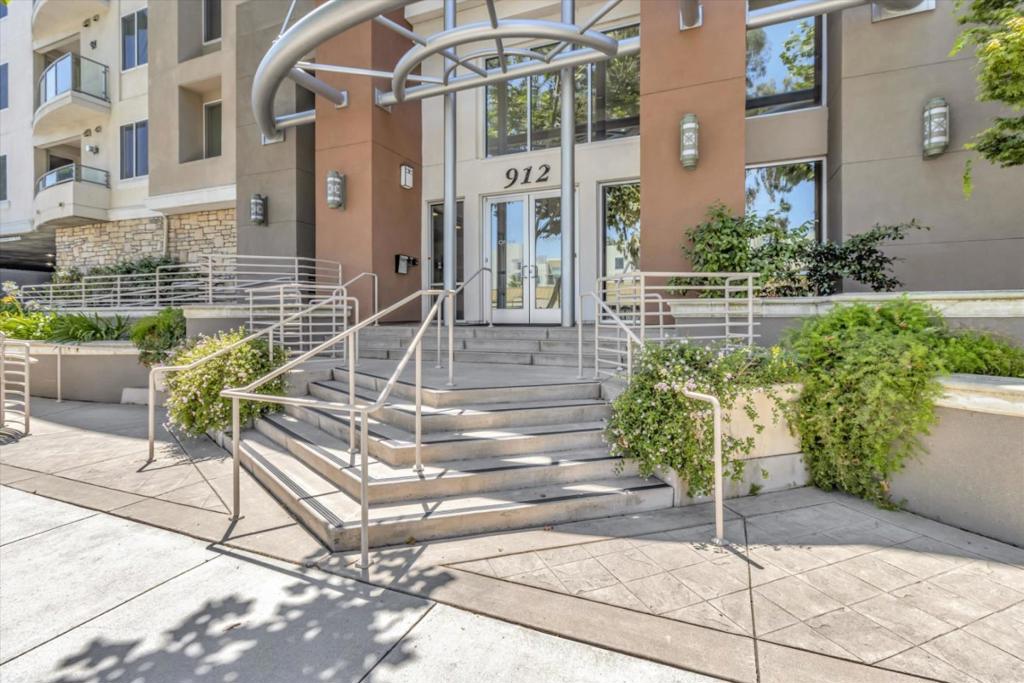912 Campisi Way 402