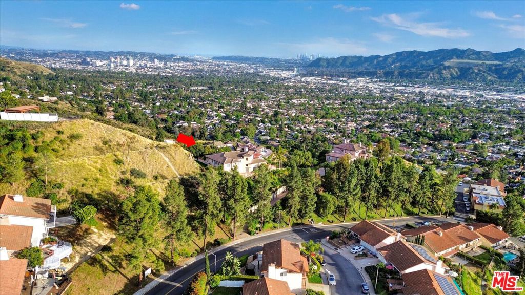 1248 E Tujunga Avenue