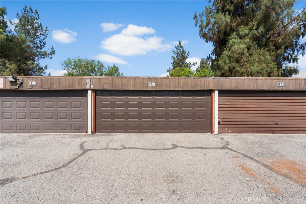 9600 Van Nuys 220