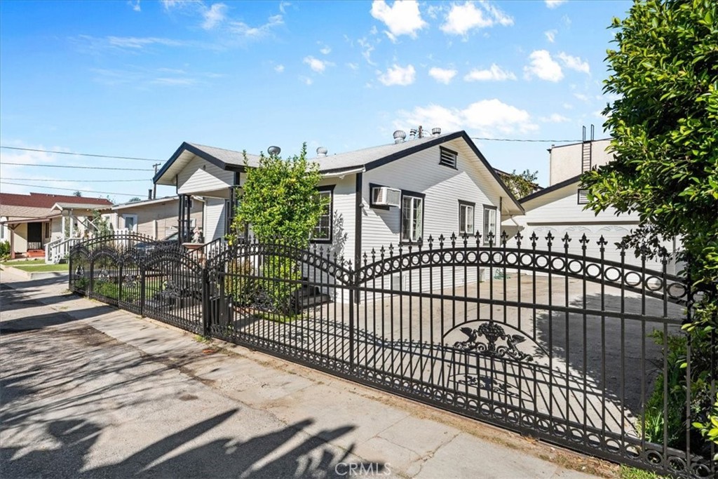 1218 Edith Avenue E