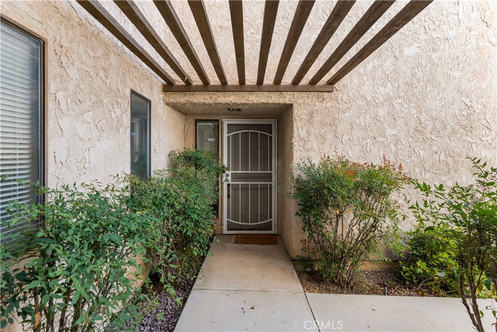 422 W Avenue J5 32